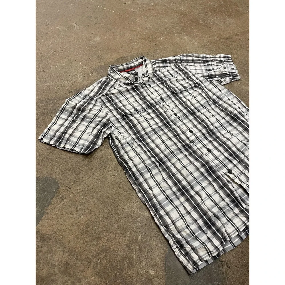The North Face Shirt Mens Medium Gray Plaid Short Sleeve Button Up‎ Hiking Trail